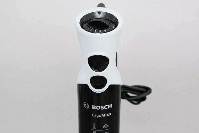 Điều khiển nút nhấn và núm vặn dễ sử dụng - Máy xay sinh tố cầm tay Bosch MSM67160