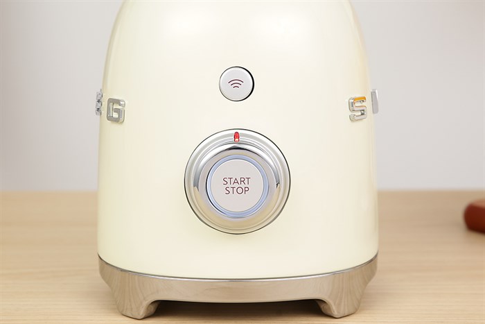 Máy xay sinh tố Smeg BLF01CREU (535.43.635) Màu Kem