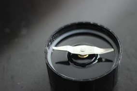 Lưỡi dao bằng chất liệu thép không rỉ, sắc bén