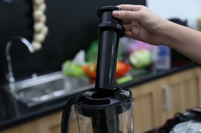 Máy xay nhanh dễ dàng với công suất 220W