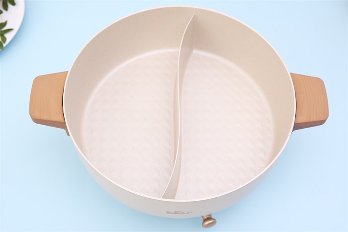 Nồi lẩu điện Bear DHG -C50K1 5 lít Màu Nâu