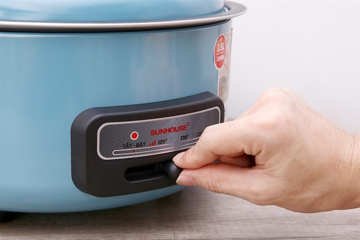 Nồi lẩu điện Sunhouse SHD4527 3.5 lít Màu Xanh ngọc
