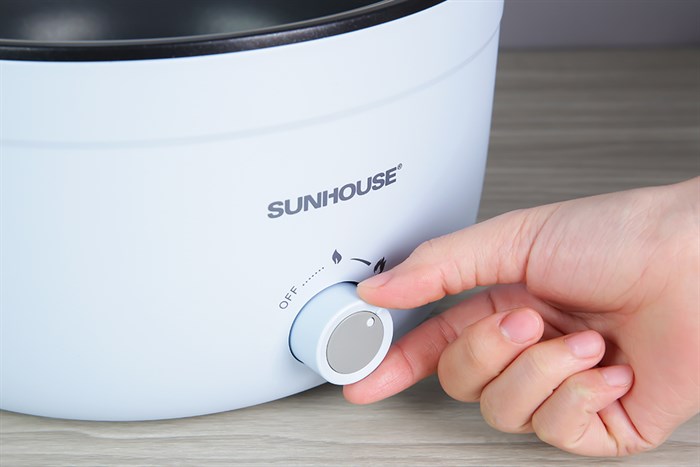 Nồi lẩu điện Sunhouse SHD4528 3.5 lít Màu Xanh dương nhạt