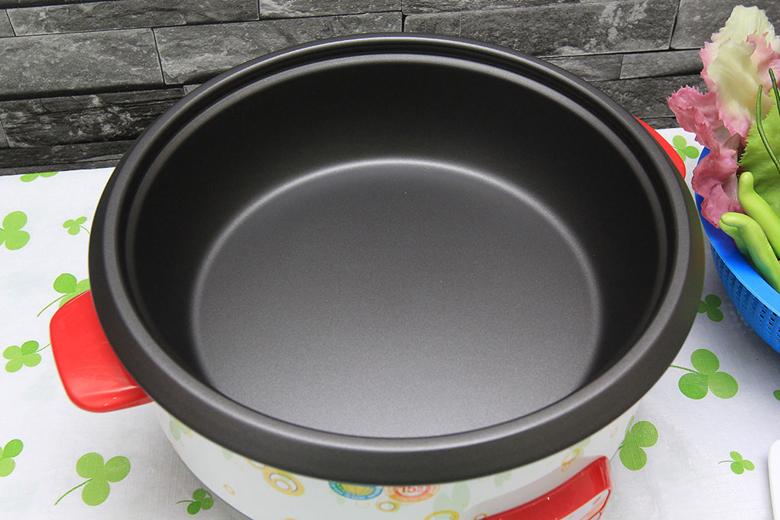 Lòng nồi chống dính dễ lau chùi