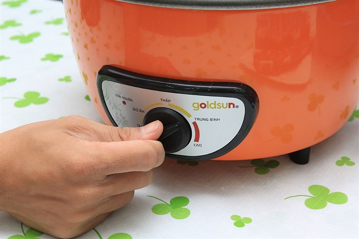 Nồi lẩu điện Goldsun MC-GBB100 3 lít Cam Màu Cam