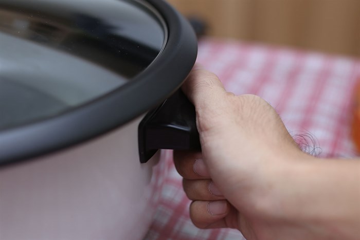 Nồi lẩu điện Sunhouse SHD 4521 3 lít Màu Trắng