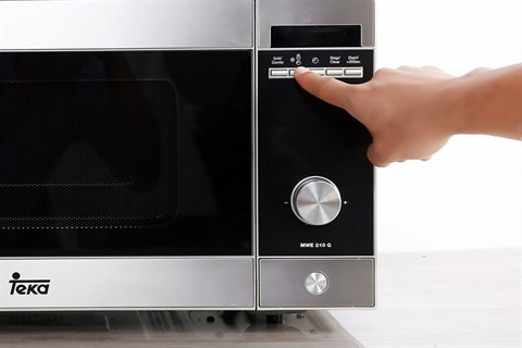 Điều khiển điện tử kèm núm vặn dễ thao tác - Lò vi sóng Teka MWE 210G 21 lít
