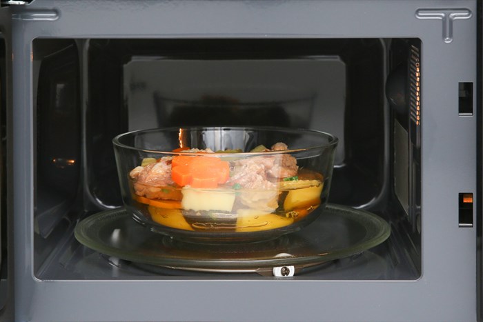 Lò vi sóng Bluestone MOB-7819 20 lít Màu Đen