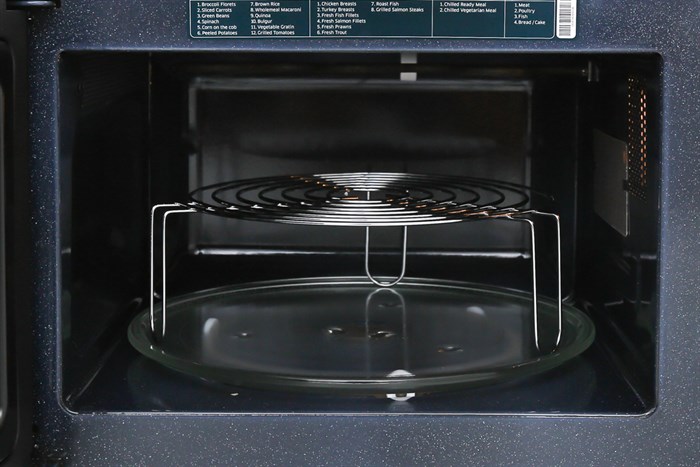 Lò vi sóng có nướng Samsung MG23J5133AM/SV-N 23 lít Màu Đen