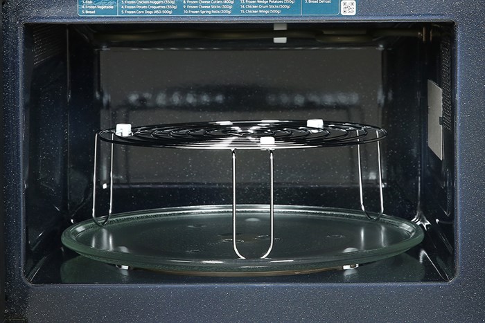 Lò vi sóng có nướng Samsung MG23T5018CK/SV 23 Lít Màu Đen