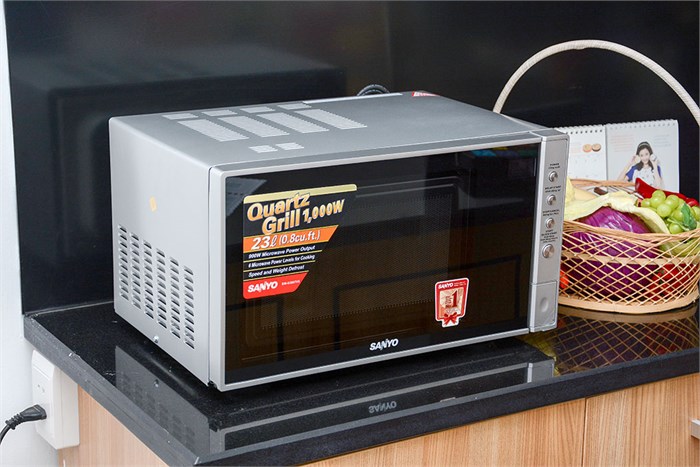 Lò vi sóng Sanyo EM-G3597VS 23 lít Màu Xám