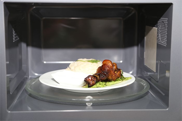 Lò vi sóng Panasonic NN-SM332MYUE 25 lít Màu Bạc