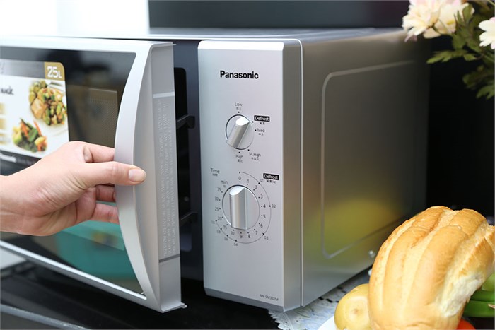 Lò vi sóng Panasonic NN-SM332MYUE 25 lít Màu Bạc