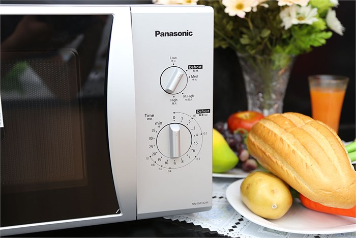 Lò vi sóng Panasonic NN-SM332MYUE 25 lít Màu Bạc