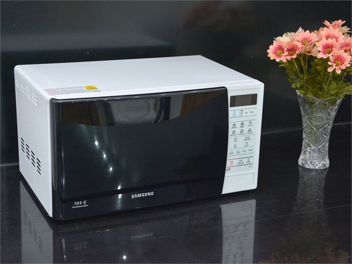 Lò vi sóng Samsung GE731K 20 lít Màu Trắng - Đen