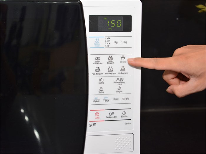 Lò vi sóng Samsung GE731K 20 lít Màu Trắng - Đen