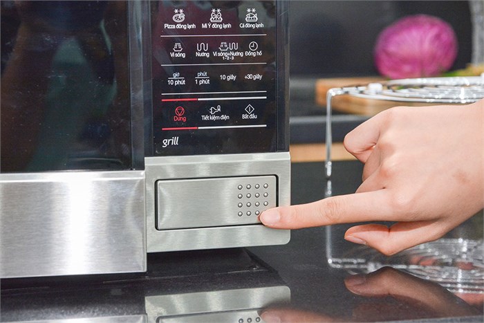 Lò vi sóng Samsung GE83DST-T1 23 lít Màu Đen - Bạc