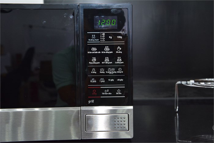 Lò vi sóng Samsung GE83DST-T1 23 lít Màu Đen - Bạc