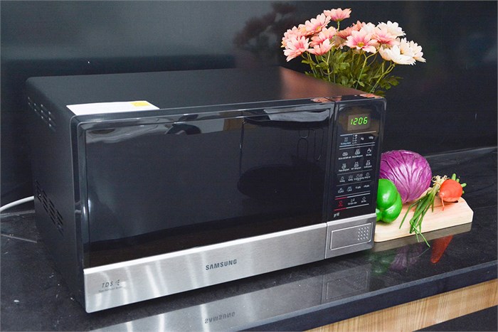 Lò vi sóng Samsung GE83DST-T1 23 lít Màu Đen - Bạc