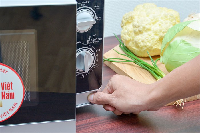 Lò vi sóng Sharp R-205VN(S) 20 lít Màu Đen - Xám