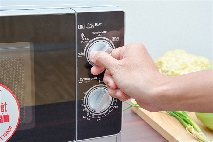 Lò vi sóng Sharp R-205VN(S) 20 lít Màu Đen - Xám