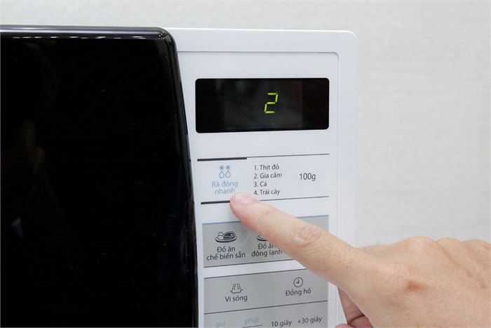 Lò vi sóng Samsung ME731K 20 lít Màu Trắng - Bạc