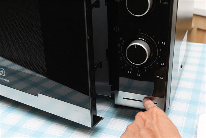 Lò vi sóng Electrolux EMM2308X 23 lít Màu Đen - Xám