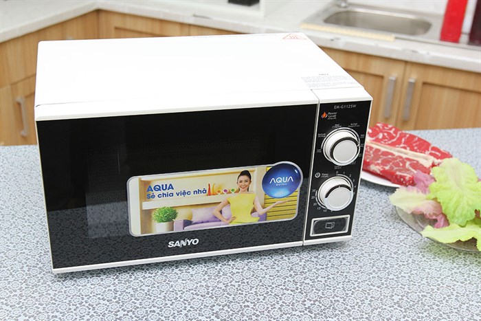 Lò vi sóng Sanyo EM-G1125W 17 lít Màu Trắng - Đen