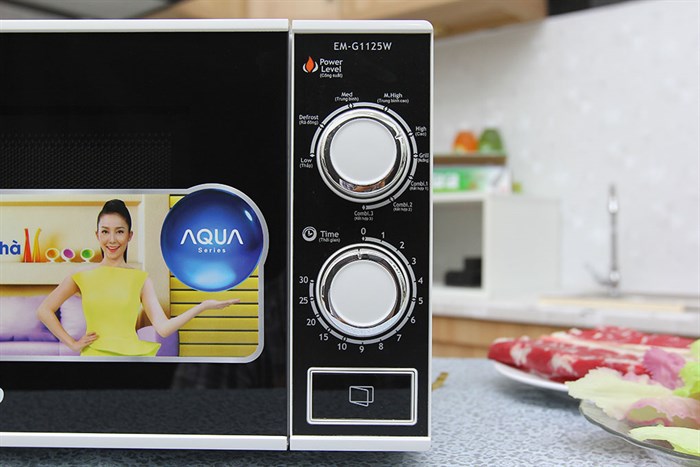 Lò vi sóng Sanyo EM-G1125W 17 lít Màu Trắng - Đen