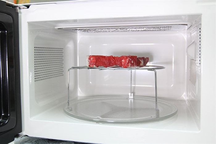 Lò vi sóng Sanyo EM-G1125W 17 lít Màu Trắng - Đen