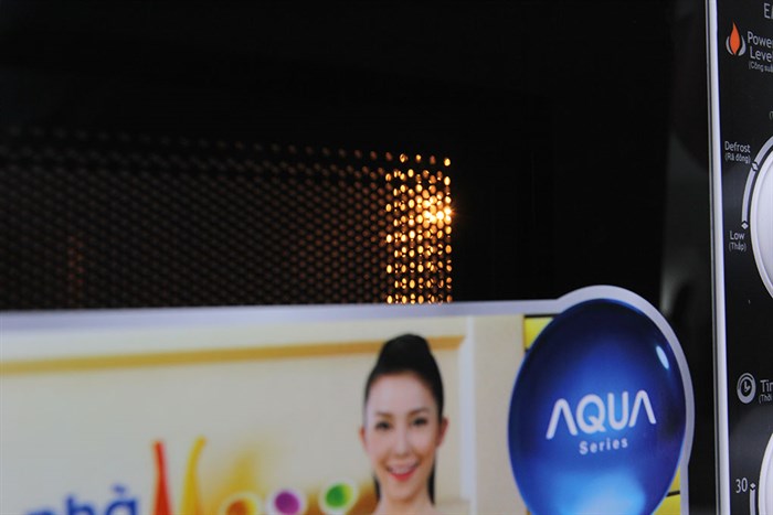 Lò vi sóng Sanyo EM-G1125W 17 lít Màu Trắng - Đen