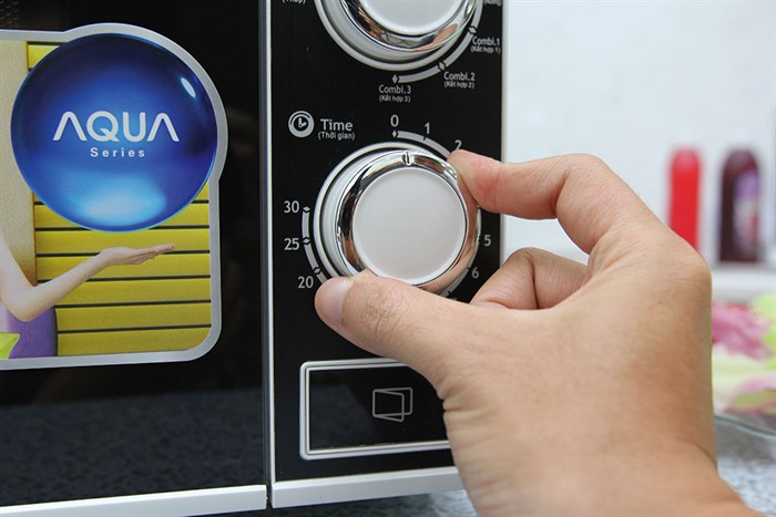 Lò vi sóng Sanyo EM-G1125W 17 lít Màu Trắng - Đen