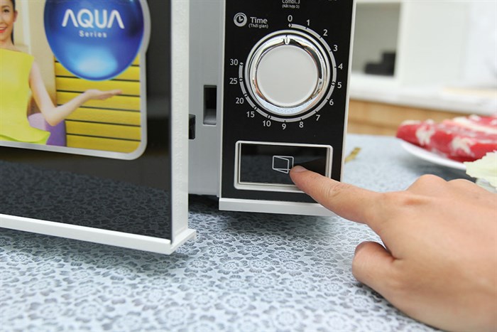 Lò vi sóng Sanyo EM-G1125W 17 lít Màu Trắng - Đen