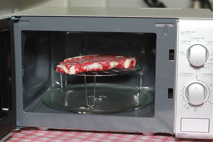 Lò vi sóng Sharp R-G226VN 20 lít Màu Bạc