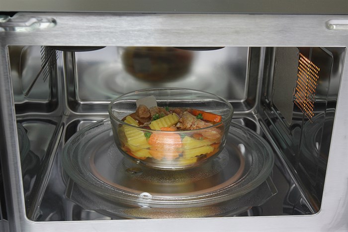 Lò vi sóng Electrolux EMS3087X 30 lít Màu Đen