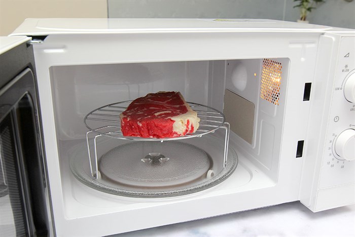 Lò vi sóng có nướng Electrolux EMM2022GW 20 lít Màu Trắng