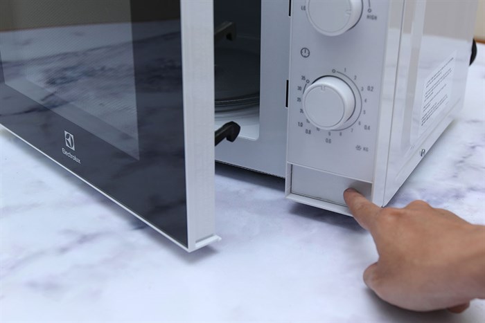 Lò vi sóng Electrolux EMM2022MW 20 lít Màu Trắng
