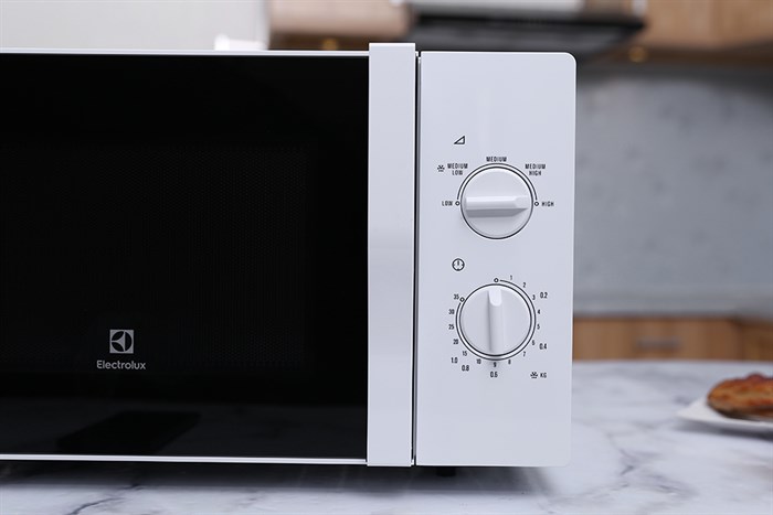 Lò vi sóng Electrolux EMM2322MW 23 lít Màu Trắng