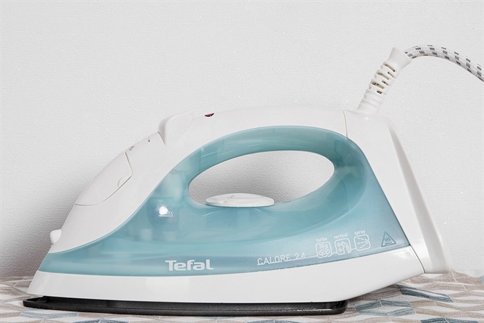 Bàn ủi hơi nước Tefal FV1424L0 1300W Màu Trắng - Xanh