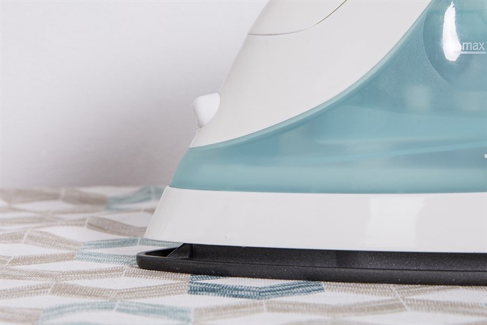 Bàn ủi hơi nước Tefal FV1424L0 1300W Màu Trắng - Xanh