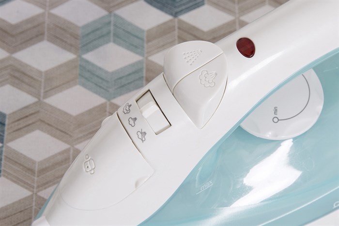 Bàn ủi hơi nước Tefal FV1424L0 1300W Màu Trắng - Xanh