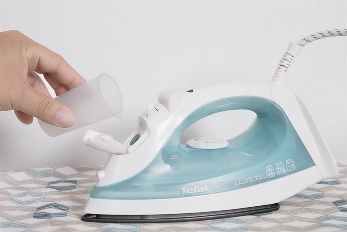 Bàn ủi hơi nước Tefal FV1424L0 1300W Màu Trắng - Xanh