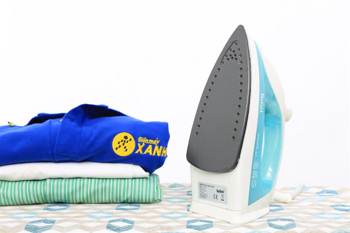 Bàn ủi hơi nước Tefal FV1424L0 1300W Màu Trắng - Xanh