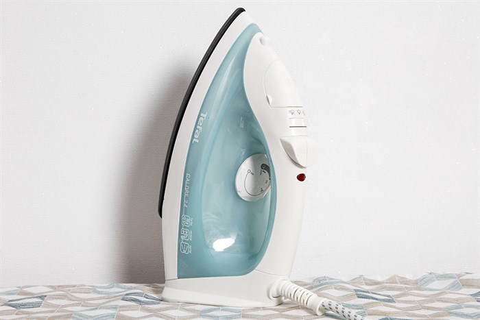 Bàn ủi hơi nước Tefal FV1424L0 1300W Màu Trắng - Xanh