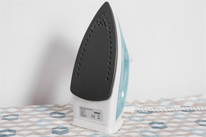 Bàn ủi hơi nước Tefal FV1424L0 1300W Màu Trắng - Xanh