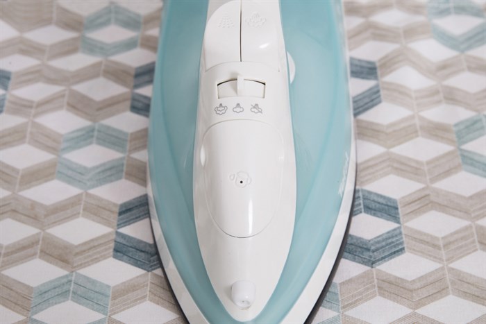 Bàn ủi hơi nước Tefal FV1424L0 1300W Màu Trắng - Xanh