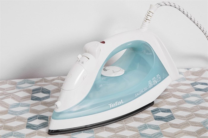 Bàn ủi hơi nước Tefal FV1424L0 1300W Màu Trắng - Xanh