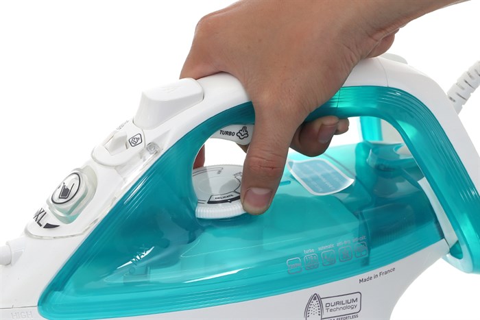 Bàn ủi hơi nước Tefal FV3910E0 2400W Màu Trắng - Xanh
