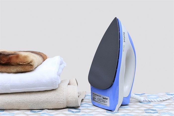 Bàn ủi khô Tefal FS2525E0 Màu Trắng - Xanh