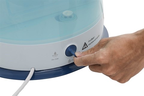 Chức năng khử cặn Easy De-Calc trên bàn ủi hơi nước Philips GC518